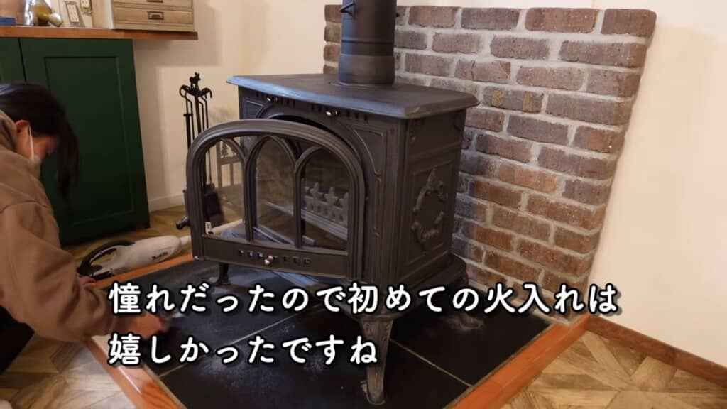 薪ストーブに初めて火を入れる投稿者