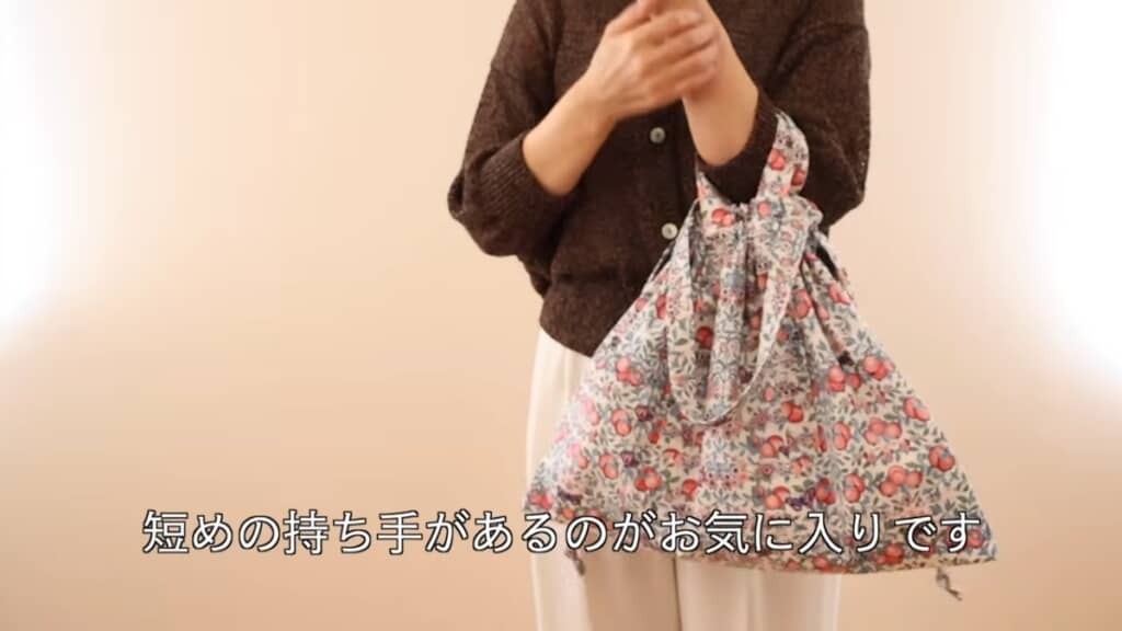短めの持ち手があるのがお気に入り