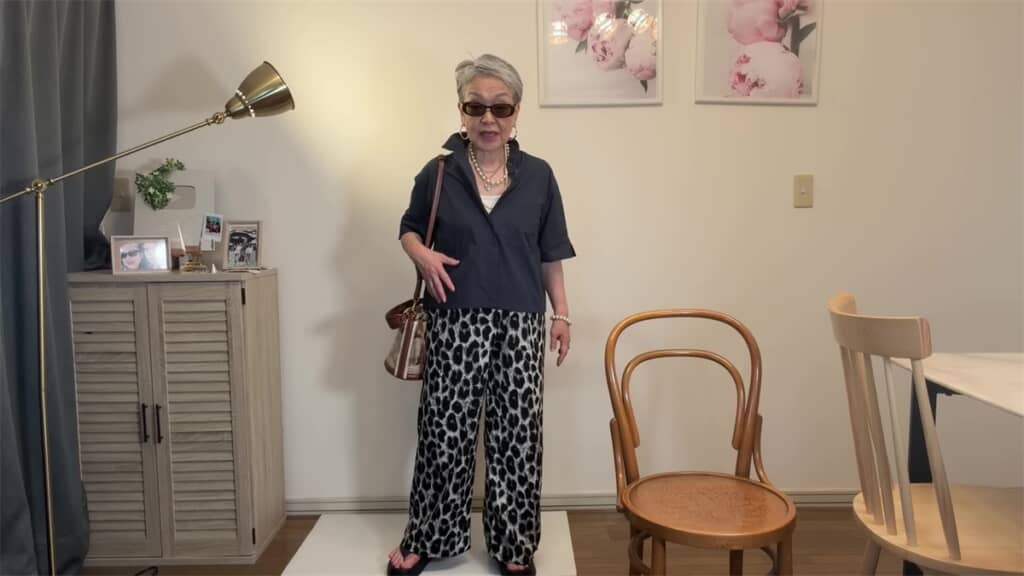 紺シャツ×ヒョウ柄パンツ