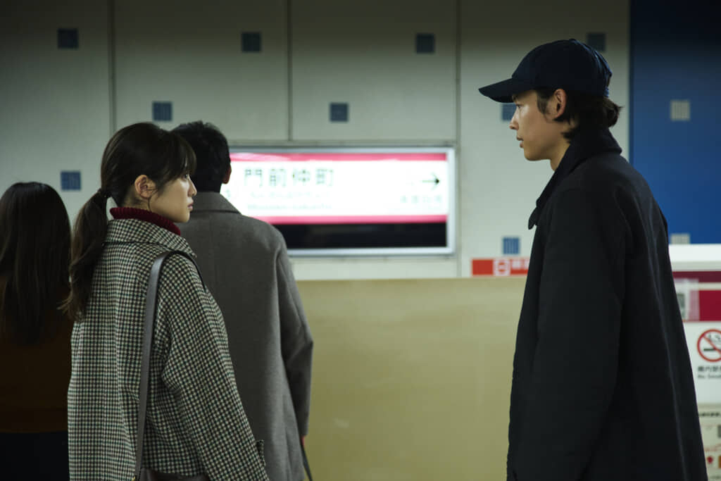 松村北斗（SixTONES）さんと今田美桜さん