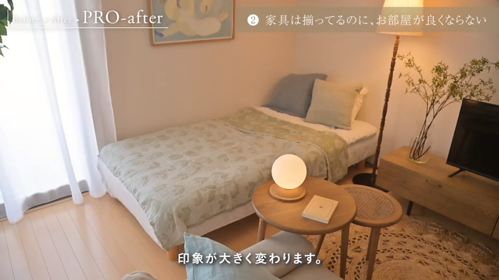 ベッドやソファーにはクッションやファブリックをプラス