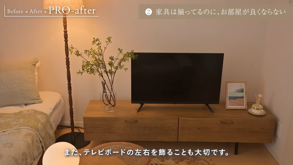 テレビボードのまわりも飾りつけ