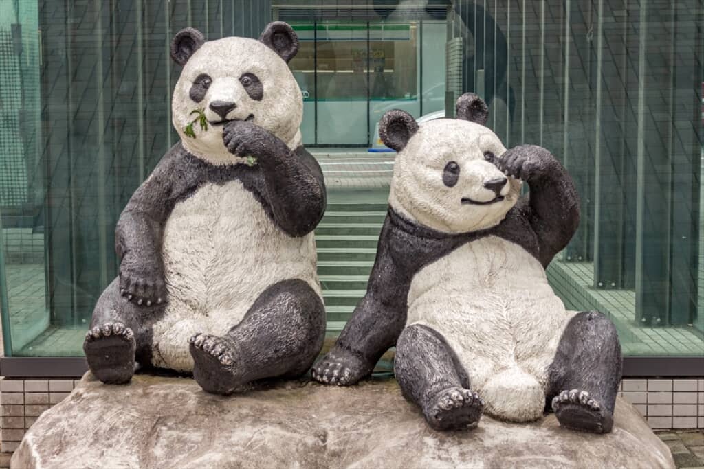 御徒町駅前のパンダ像
