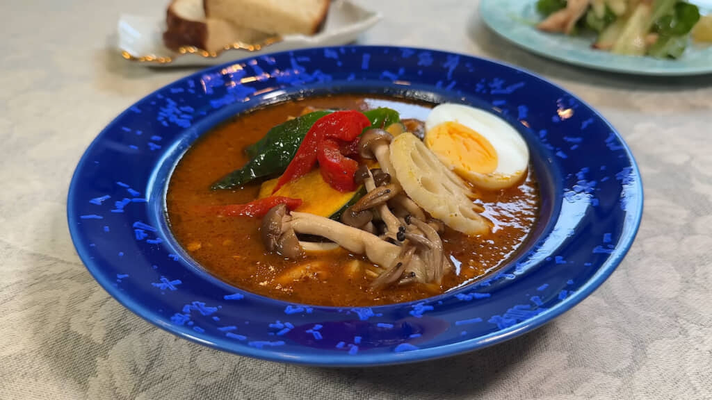 器も美しいスープカレー