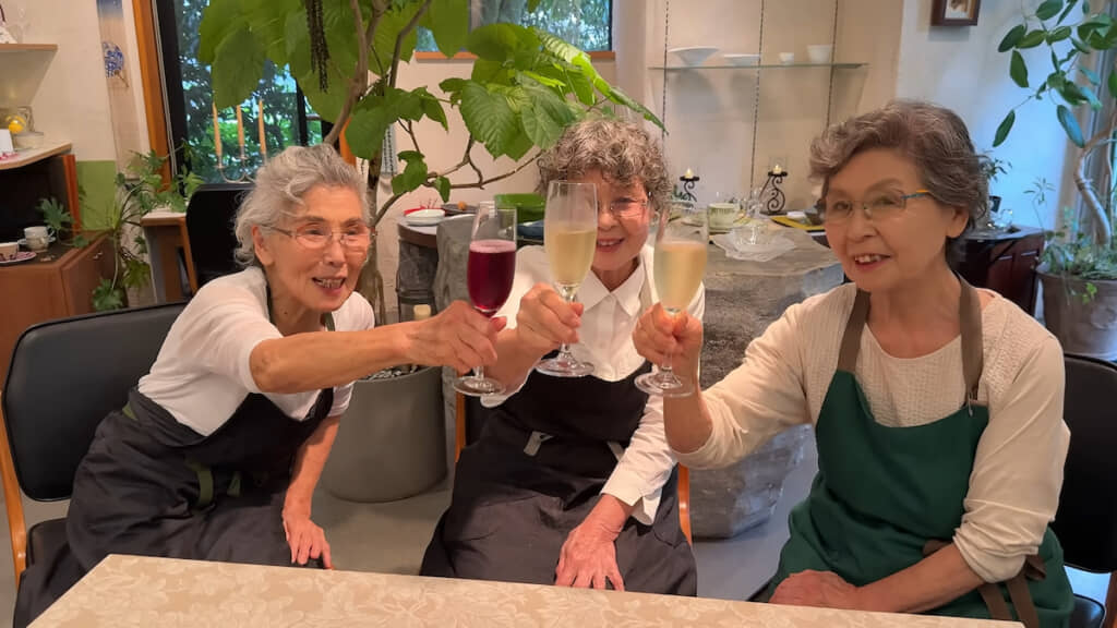 仕事を終えて3姉妹で乾杯!