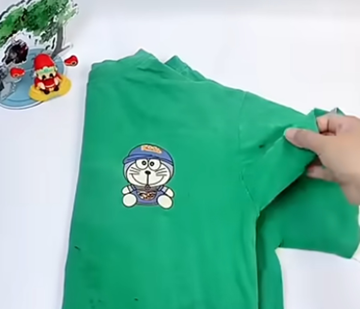 着なくなったTシャツは捨てないで!→バッサリ切って手縫いすると…… 驚きの完成品に「捨てる前に知りたかった~」【海外】(1/2) | ハンドメイド ねとらぼ