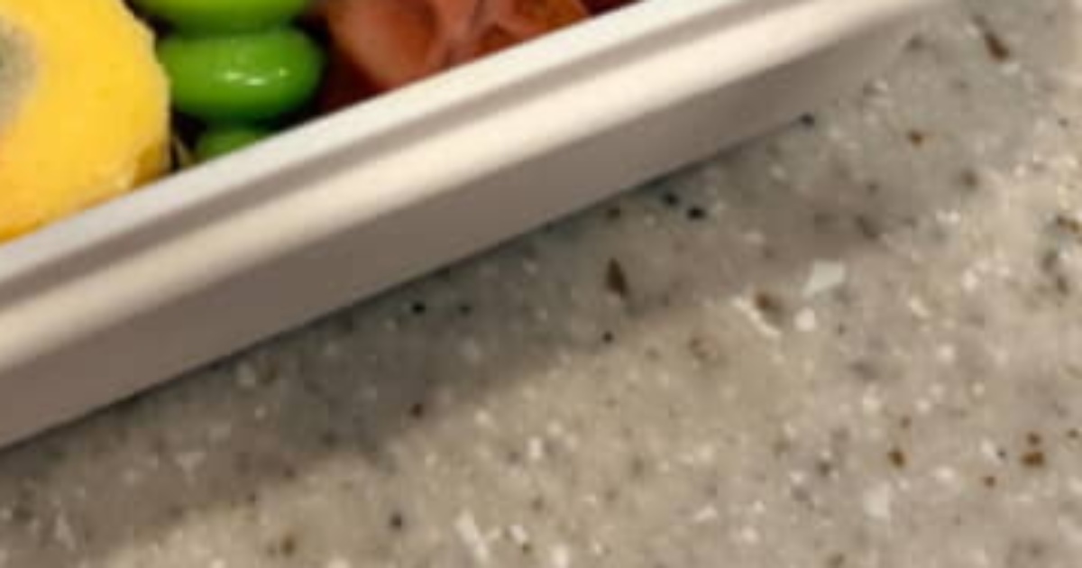 ママが朝「ご飯炊くの忘れた！」→急きょ作ったお弁当を開けると……　まさかの中身に「こういうのが1番子供喜ぶのよ!!」「参考にさせていただきます」（1/3） | グルメ ねとらぼ
