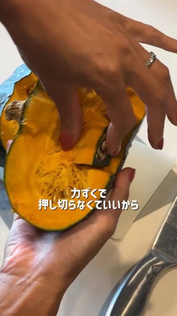 ヘタとおへその周りを取る