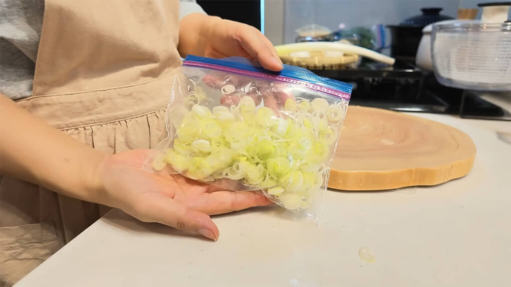 長ネギは好みの切り方で冷凍しておくと便利です