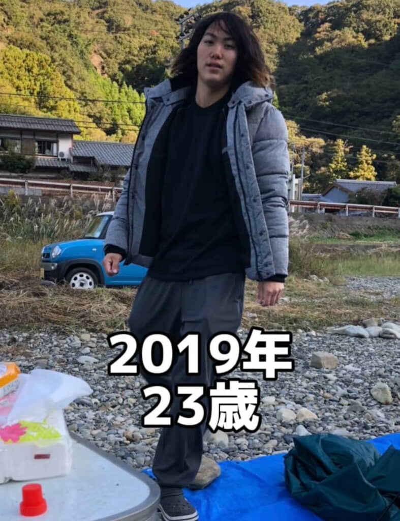 ミディアム丈の髪型が……