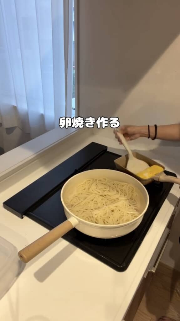 その間に卵焼きや野菜を用意