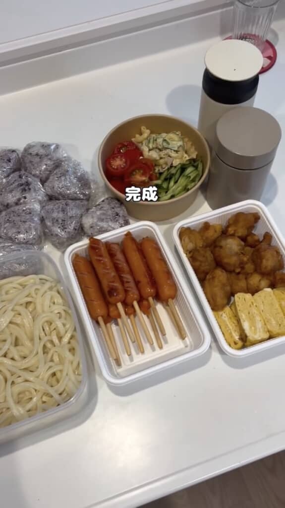 7人分のお弁当が完成！　これを海で食べたらさぞおいしかろう……