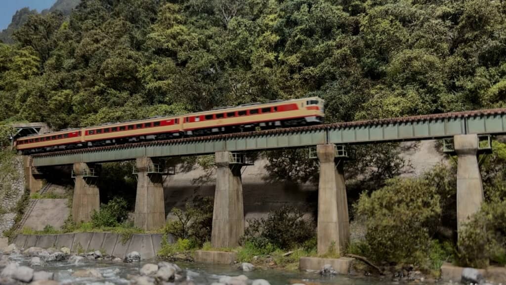 車両を走らせると、鉄道の資料映像みたい……!
