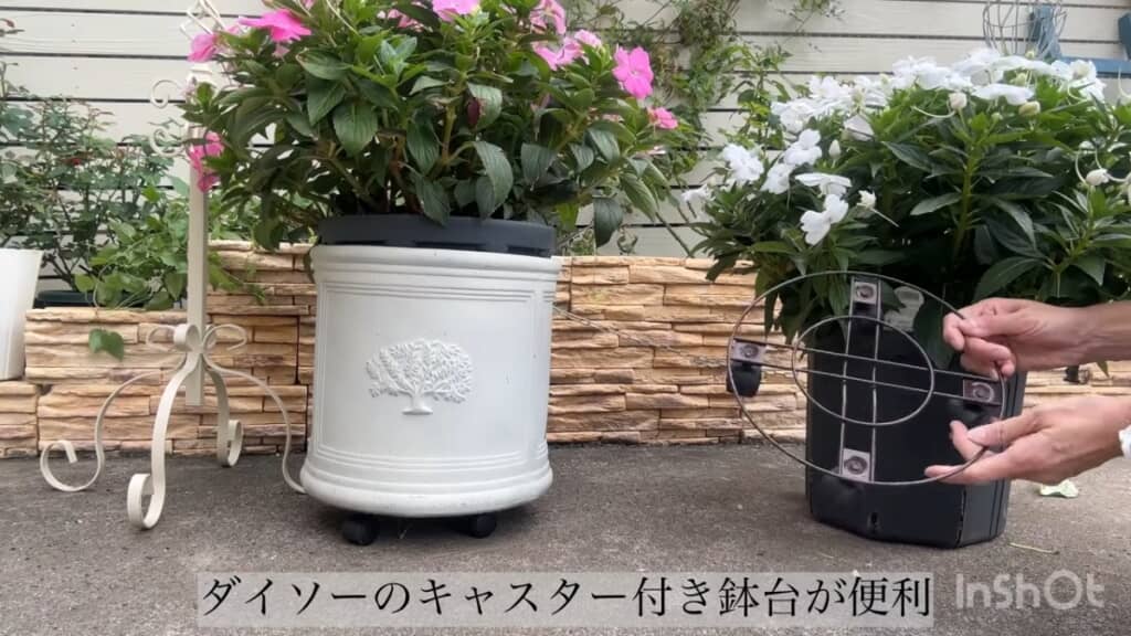 ダイソーのキャスターつき花台が便利