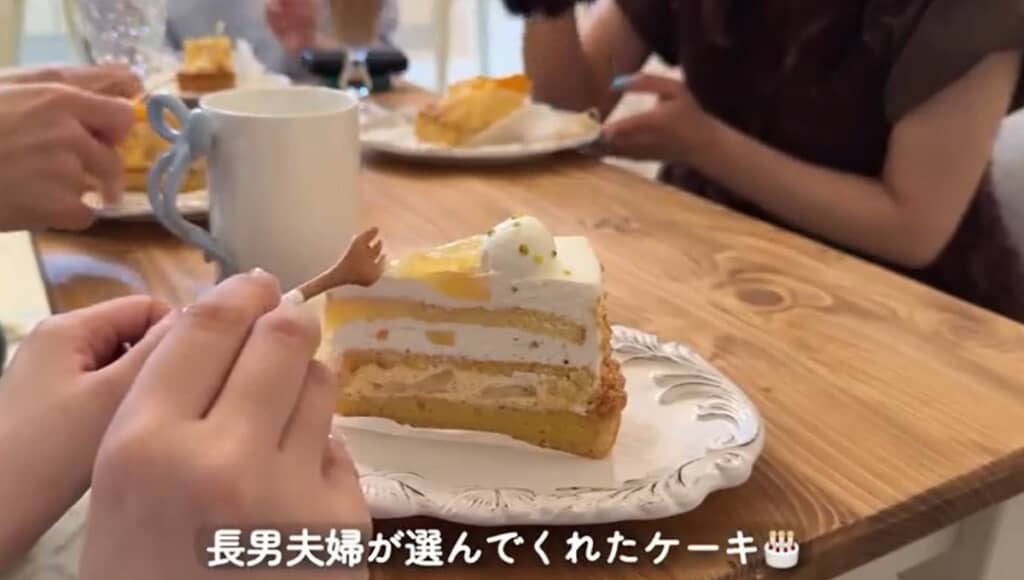ケーキタイムを楽しみます