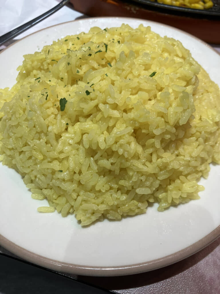 サイゼリヤ感が一切ない大ターメリックライス