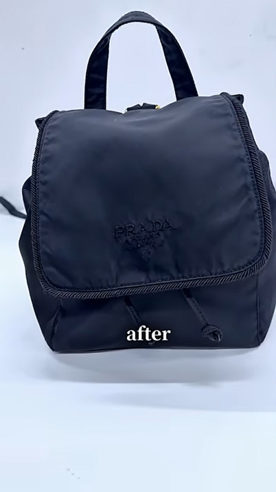 黒いシックなバックパックに