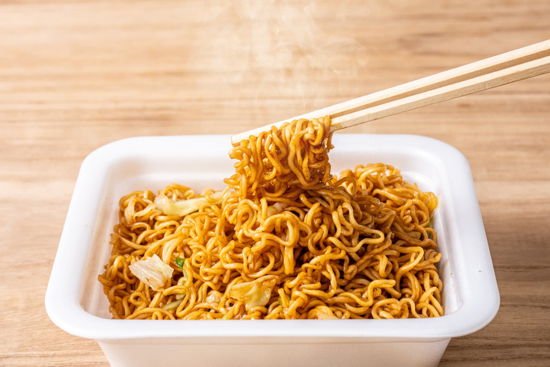 関西在住者に聞いた】「ソースがうまいカップ焼きそば」ランキング