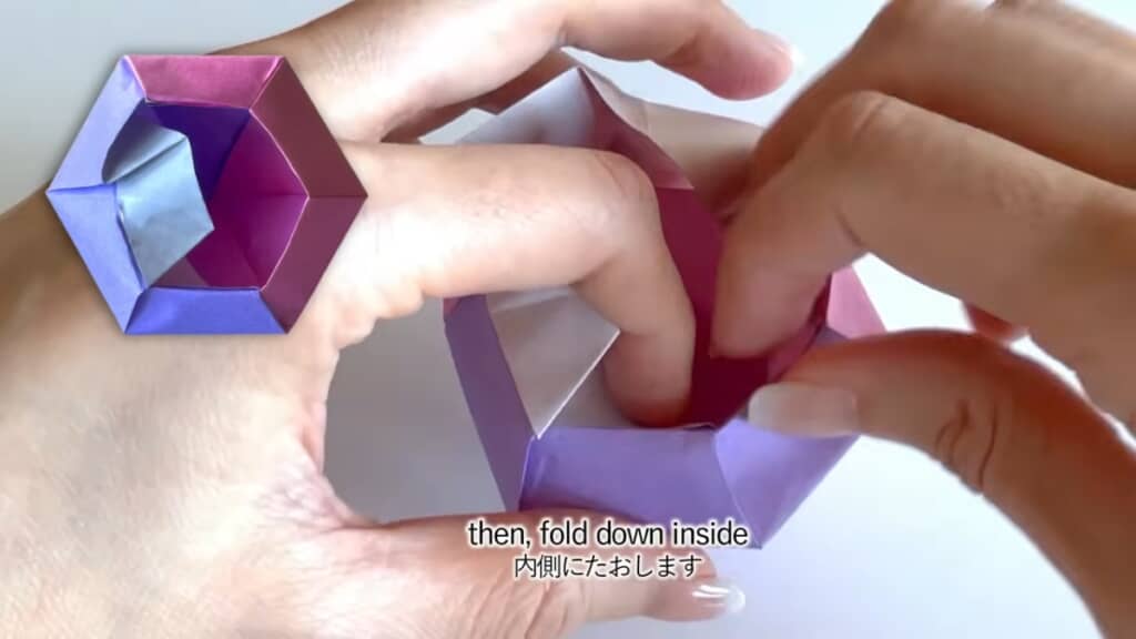 ひだを折りたたんでいくと
