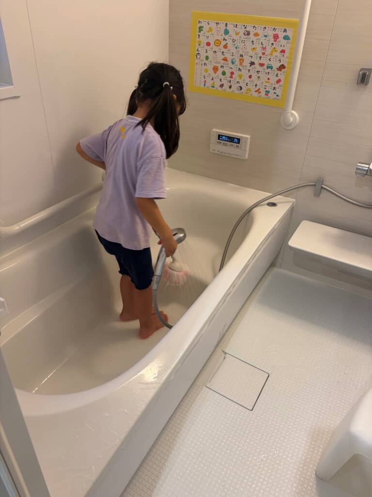 お風呂掃除をしたり