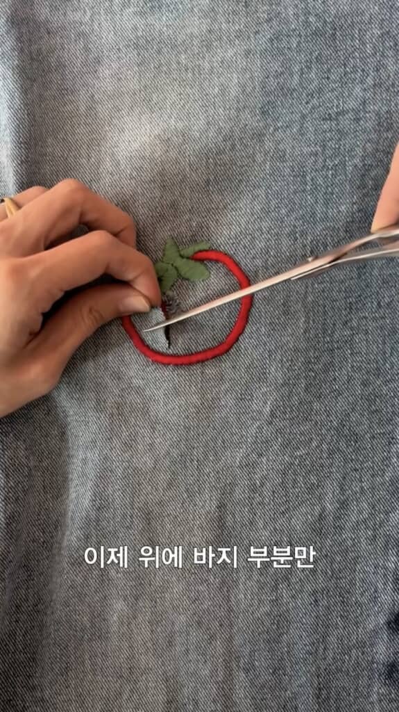 ジーンズの生地を切り抜けば……