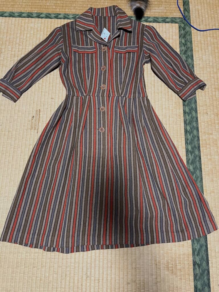 100円で購入したレトロかわいいワンピース
