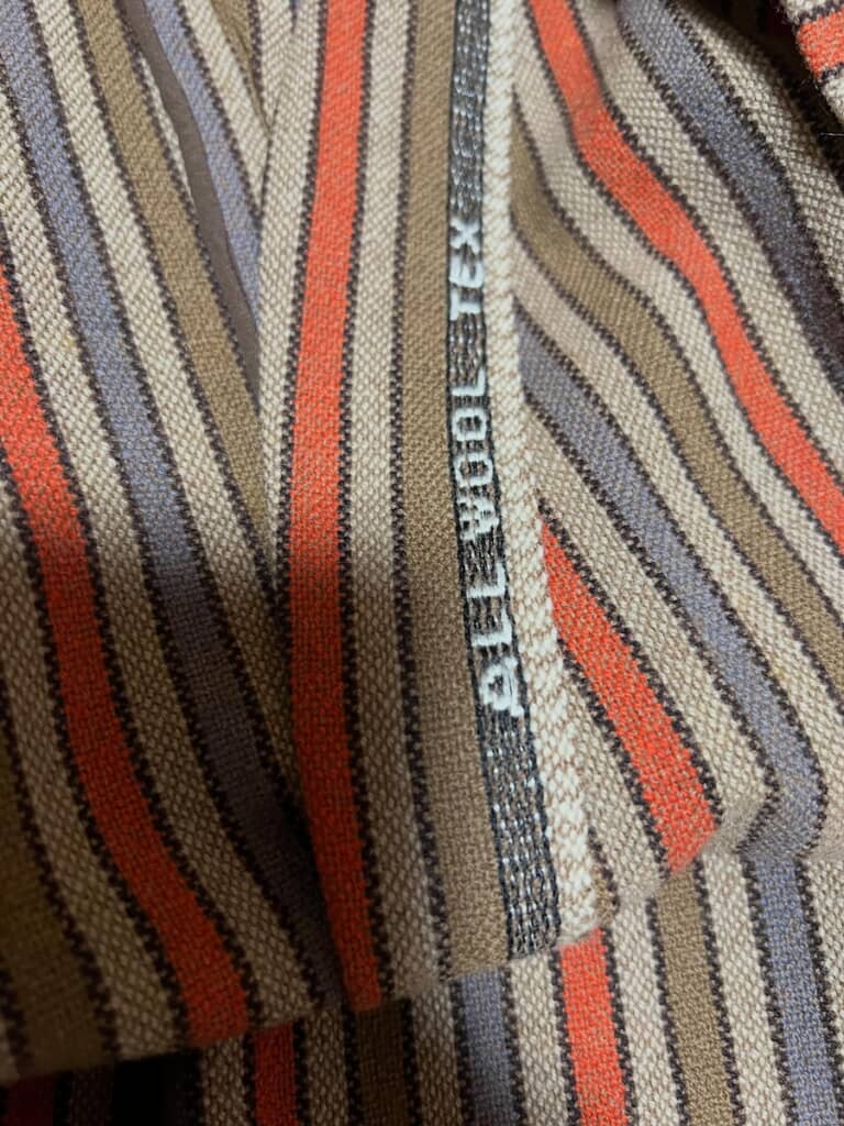 生地の内側には「ALL WOOLTEX」の文字が