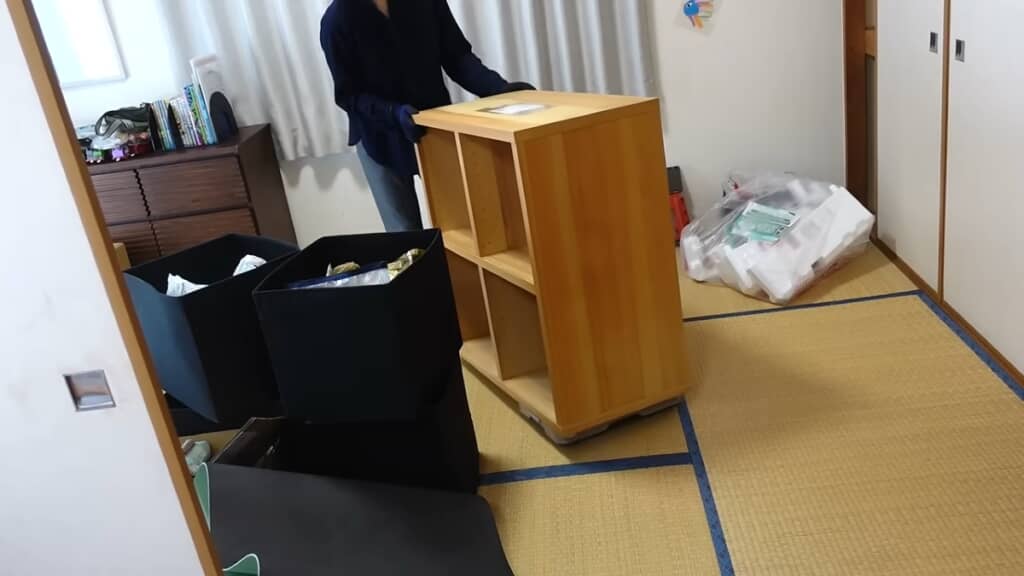 棚は台車に乗せて運びます