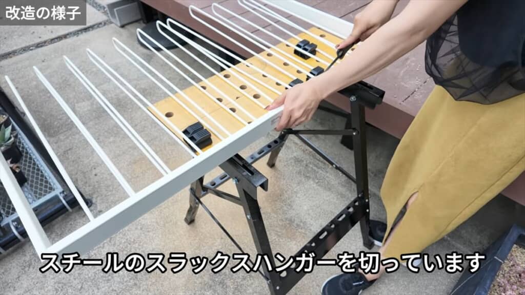 スチールのハンガーを切るDIY