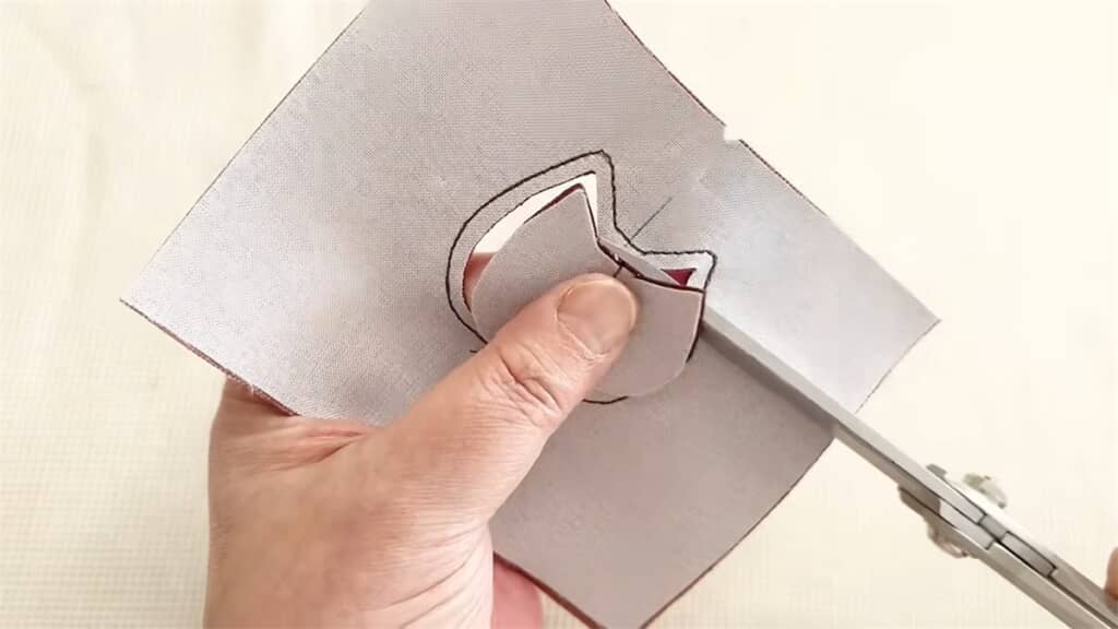 中をカットしているところ