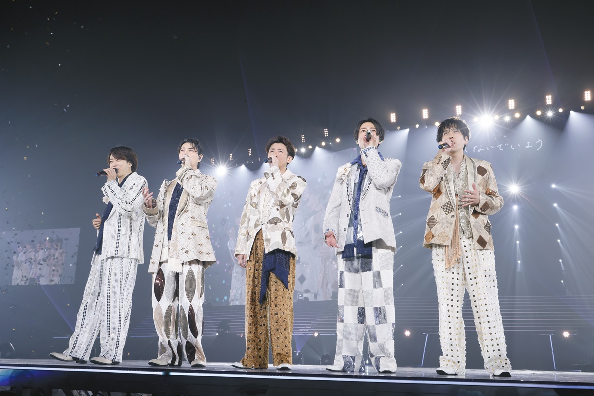 嵐・5人の打ち合わせ風景をよく見ると……「ニノの後ろに抜け殻w」「MJ