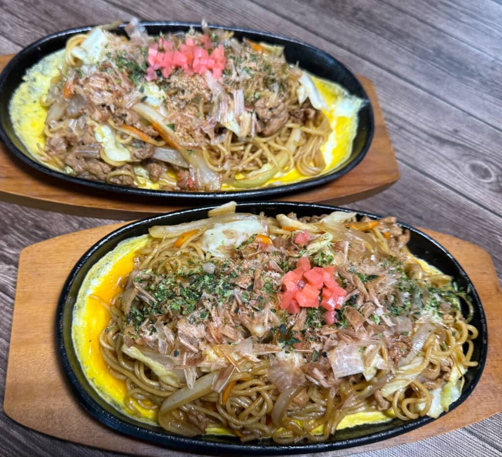 この日は、鉄板に乗ったアツアツの焼きそば