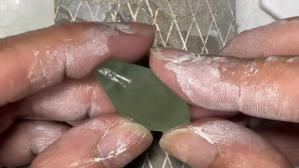 ダイソーの石を研磨して宝石にする