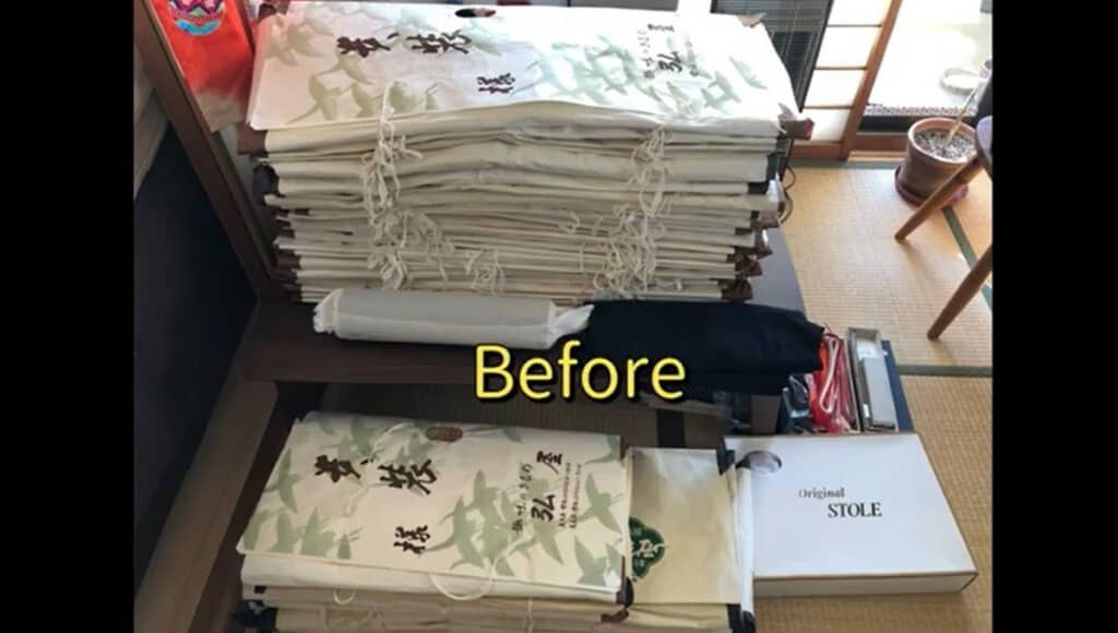 テーブルを埋め尽くす着物の山