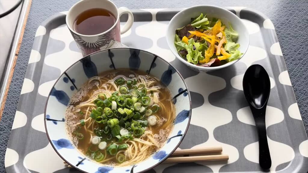 昼食はラーメン