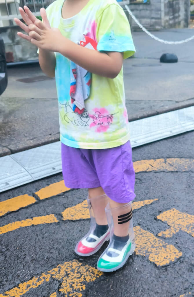 上履きで外に出ちゃった？