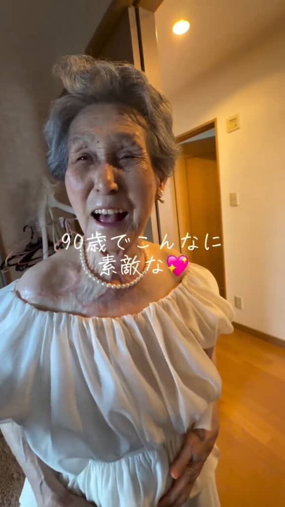 目がキラキラに輝くおばあちゃん