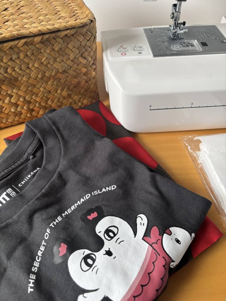 『ちいかわ』のセイレーンと人魚の柄のキッズTシャツ