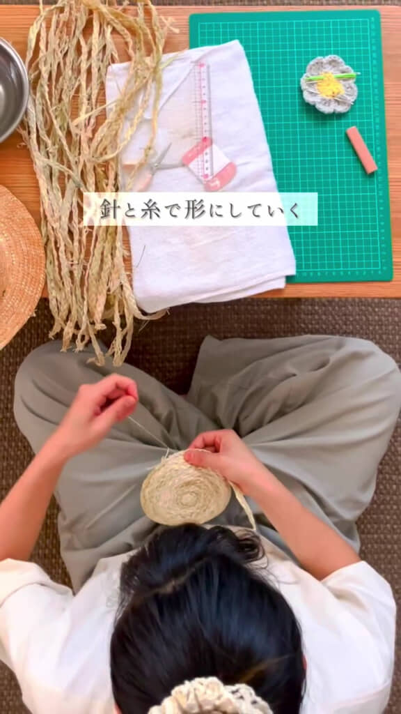 帽子の形に縫い合わせる