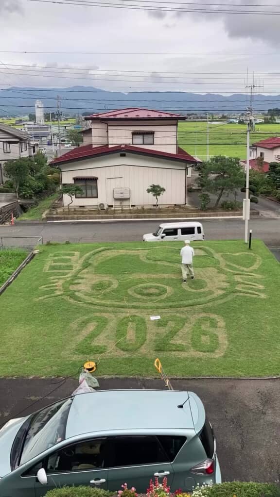 まずはキティちゃんの額