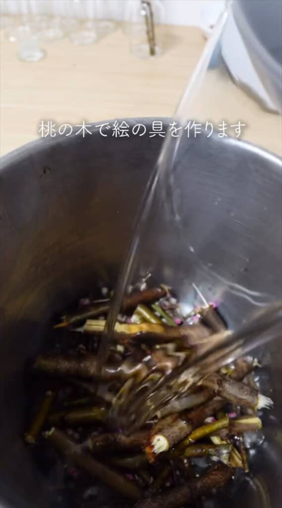 桃の木から絵の具を作る方法