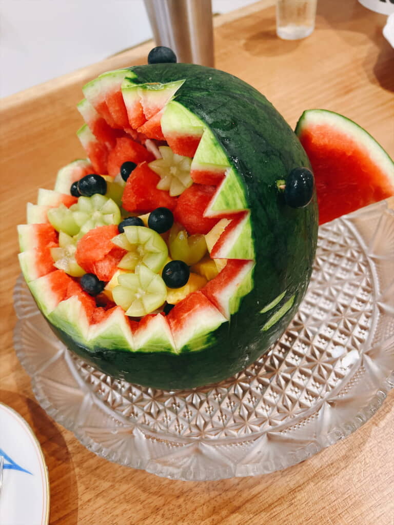 迫力満点のサメスイカ！