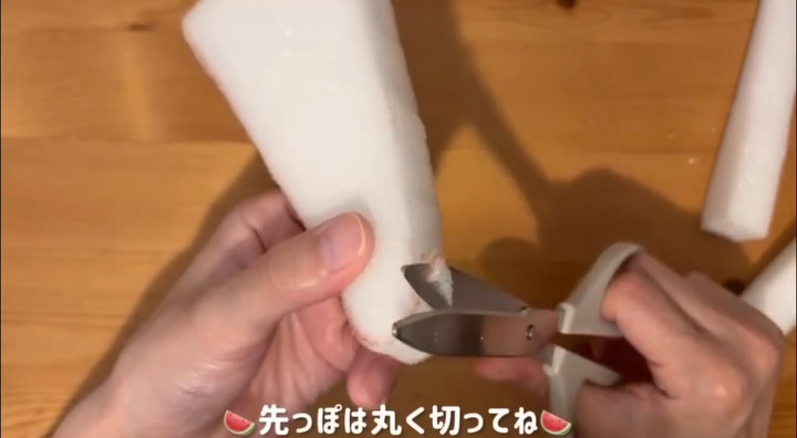 食器洗いスポンジをカット