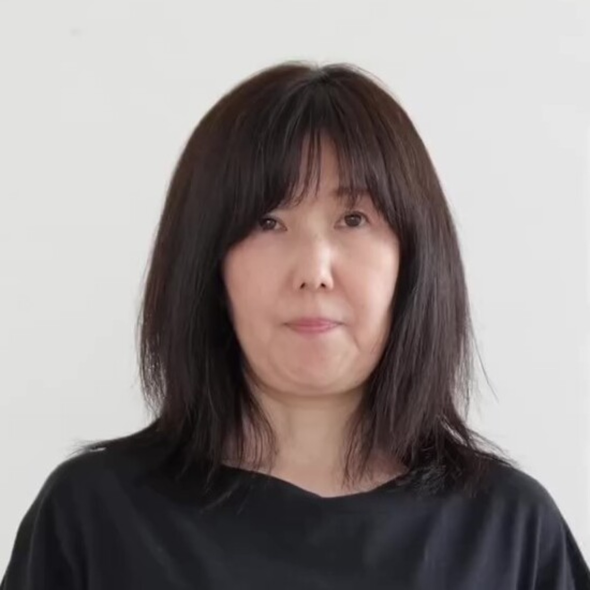 「ブスはいくらあがいてもブス」と諦めていた55歳女性→驚きの大変身に「若々しくてきれい」「めっちゃ変わった!」(1/3) | 美容 ねとらぼ