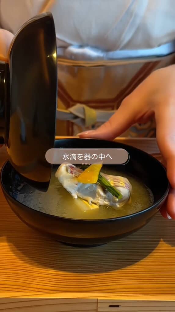 水滴を器の中に落とす
