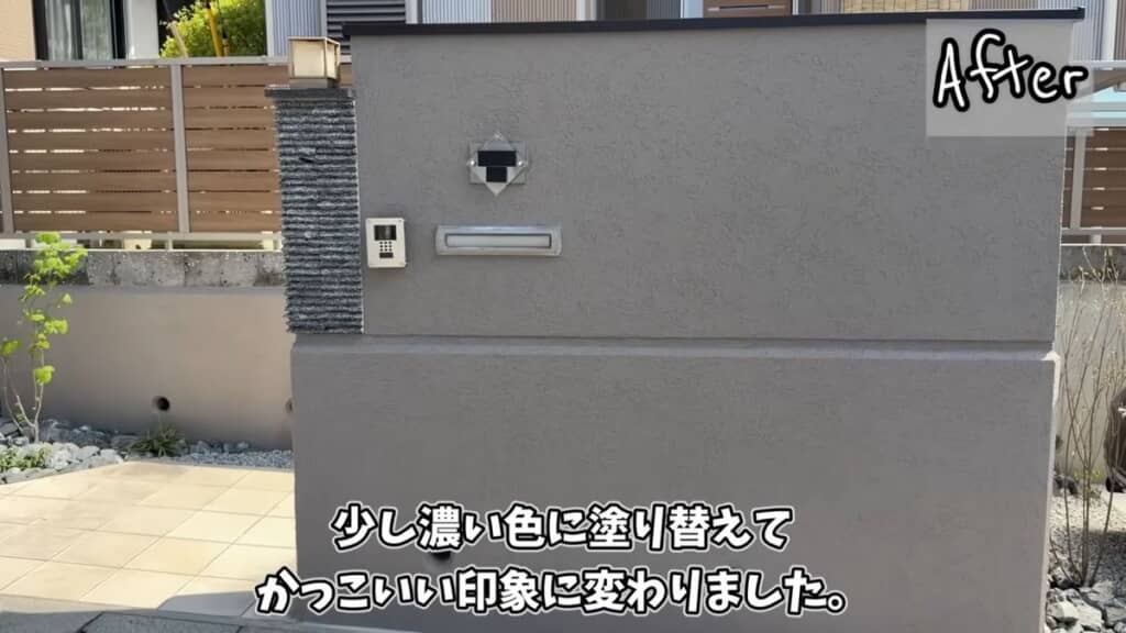 濃いグレーに塗ったリフォーム後の門柱