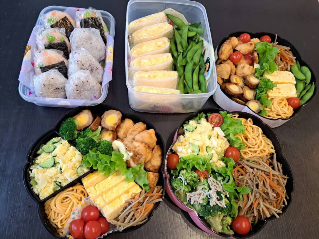 お盆に作ったお弁当