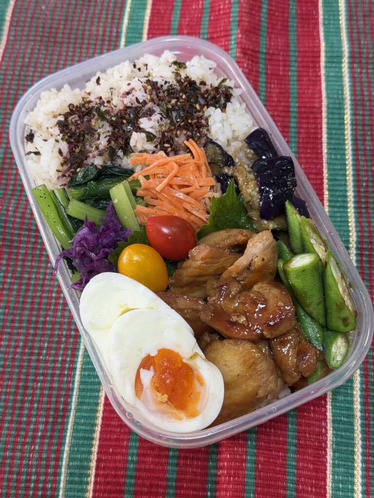 あいさんが作ったクミン風味の鶏照り中心のお弁当