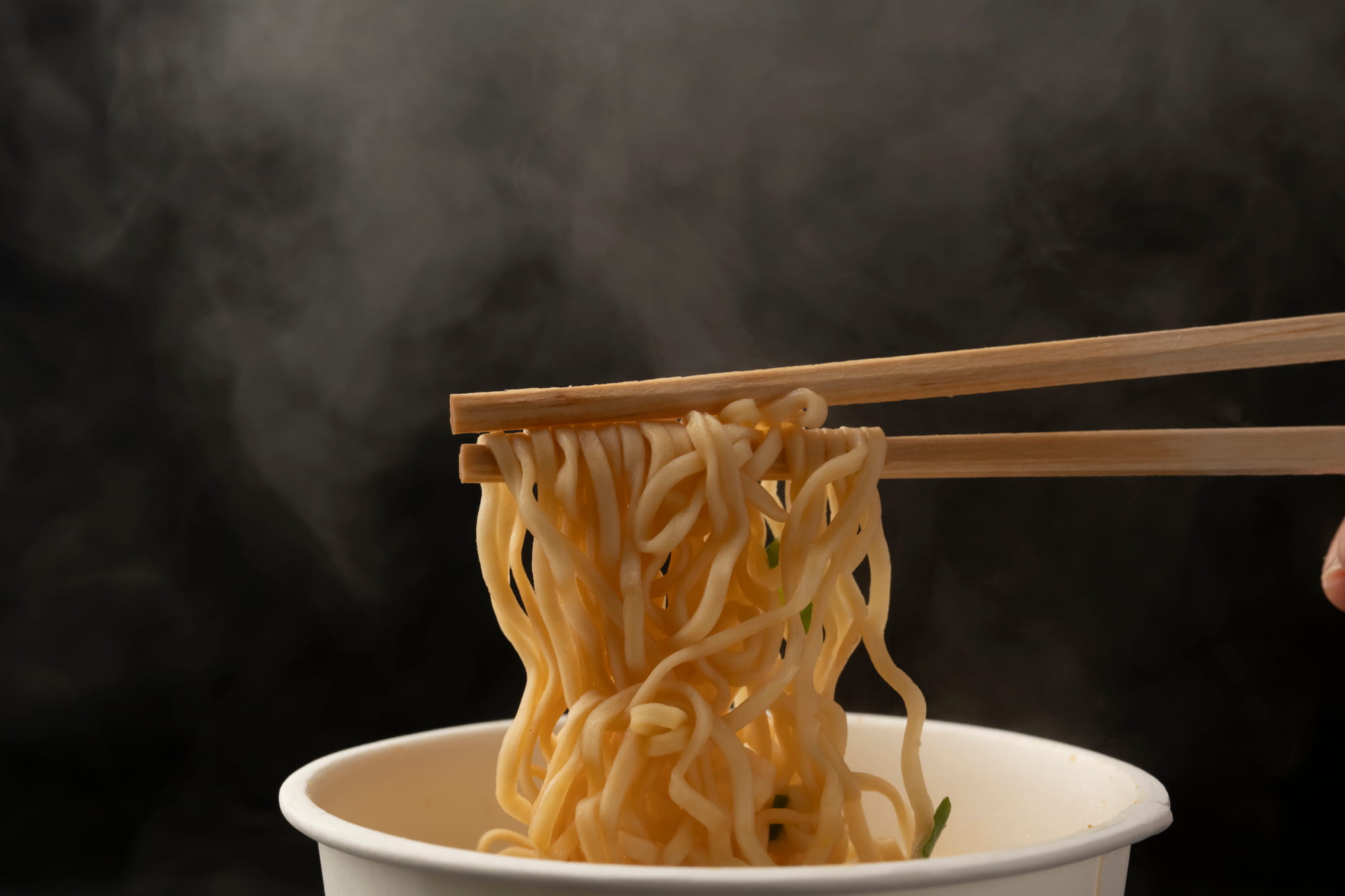 「これより美味いカップラーメンを食べたことがありません」 スープが最高にうまい“カップ麺”ランキング上位に「関東ではあまり見かけない」「懐かしい味」「常にストック」の声(1/2) | ラーメン ねとらぼリサーチ