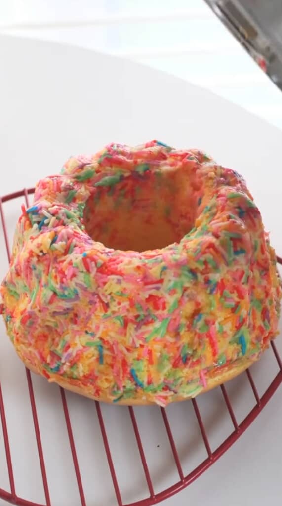 カラースプレーケーキが完成!